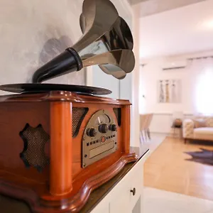 Oscar & Leo Apartment
